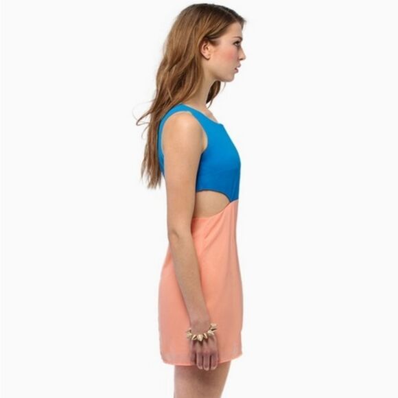 Tobi Syrup-Dipity Peach & Country Sky Cut Out Mini Dress Size Medium - Picture 3 of 9